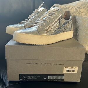 Giuseppe Zanotti Men’s low silver sig print sneakers